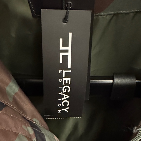 Jordan Craig Vintage Camo Puffer Vest - Picture 3 of 5